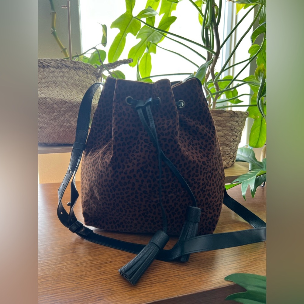 American Eagle leopard print crossbody bucket bag